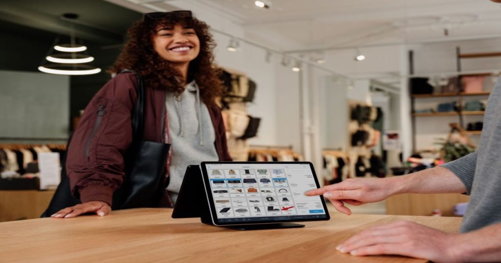 Aprenda a estruturar a gestão operacional de loja Shopify com automações no Shopify Flow, governança de metacampos e manutenção técnica contínua.