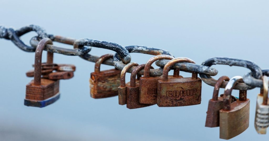 Aprenda a estruturar uma estratégia de link building no mercado alemão (.de) para nichos técnicos e complexos, evitando PBNs e penalizações no Google.