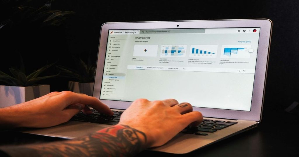 Aprenda a planejar a reestruturação e otimização SEO para múltiplos sites. Evite canibalização, melhore a arquitetura e aumente o tráfego orgânico com segurança.