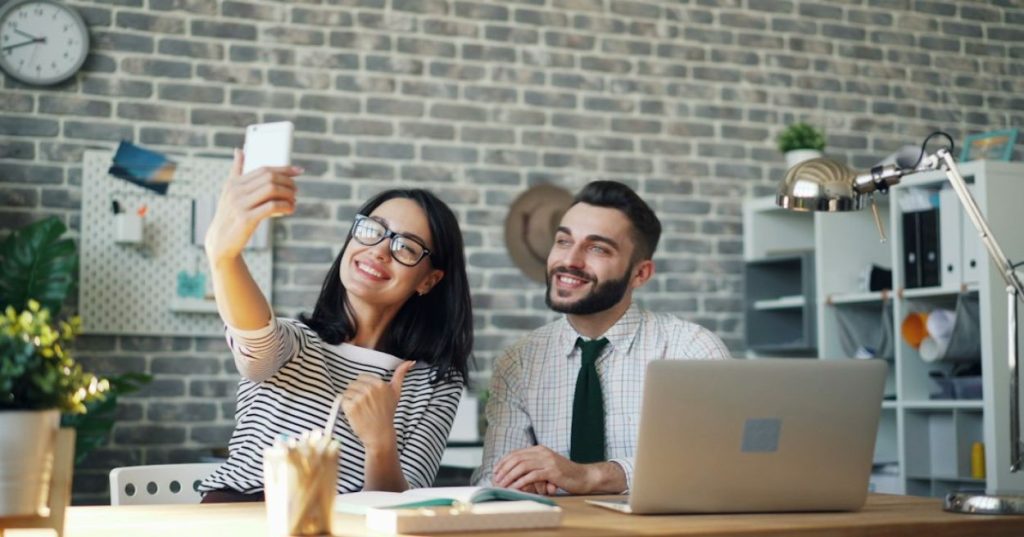 Aprenda a estruturar o SEO local para clínicas médicas com estratégias técnicas de Google Perfil de Empresa, Schema Markup e critérios de E-E-A-T.