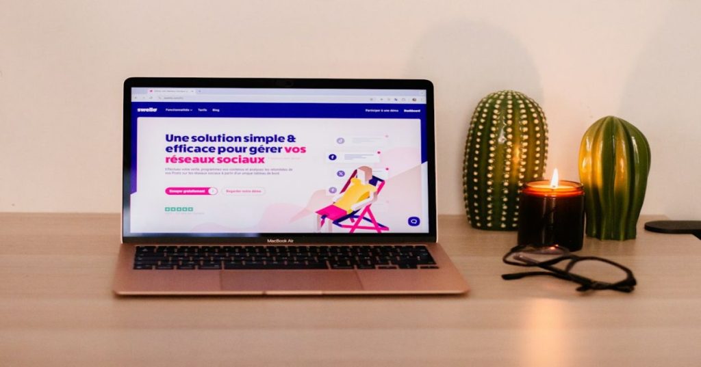 Aprenda a estruturar o SEO para e-commerce de baterias automotivas, dominando busca local, faceted navigation técnica e schema markup de compatibilidade.