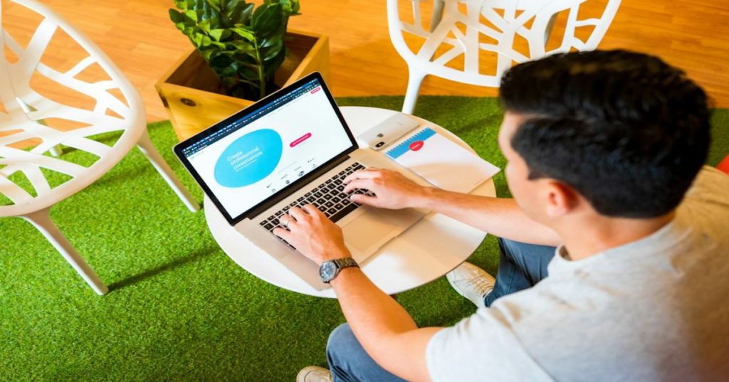 Aprenda a estruturar uma estratégia de SEO para empresas de impermeabilização e distribuição de produtos químicos, focando em ranqueamento técnico e leads.