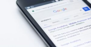 Aprenda a otimizar sites WordPress B2B do setor de agrotech e biotecnologia. Guia prático de SEO técnico, arquitetura de informação e dados estruturados.